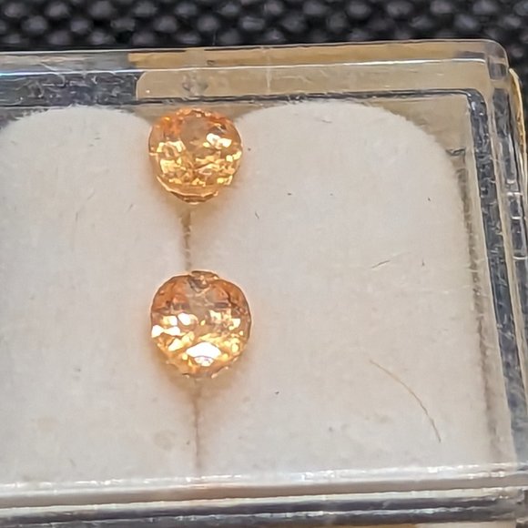 Set of two small Fire Opal stones for earrings - Picture 1 of 3